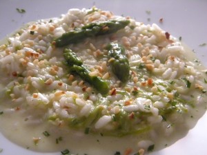 Risotto caprino asparagi e nocciole
